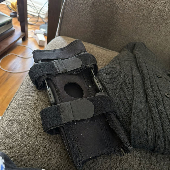 Knee braces and sleeves